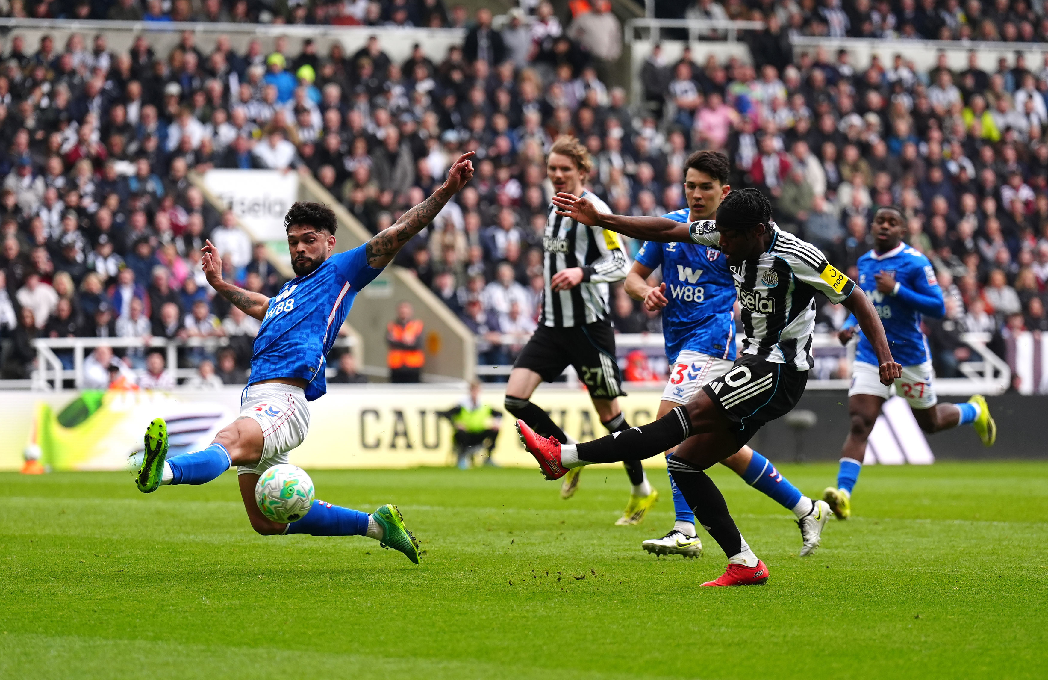 Sanderlend posle preokreta srušio Njukasl i nastavio neverovatan niz!